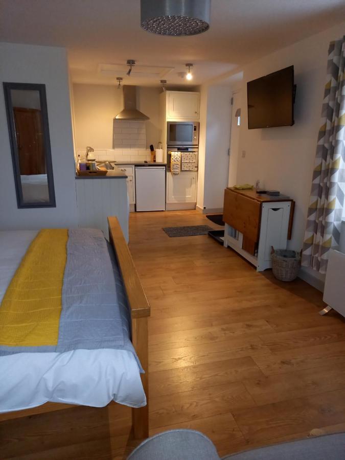 The Little Barn Apartment Carlby Екстериор снимка