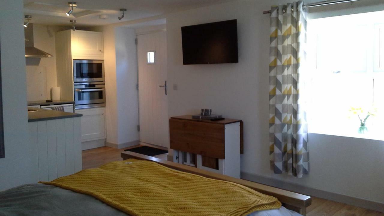 The Little Barn Apartment Carlby Екстериор снимка