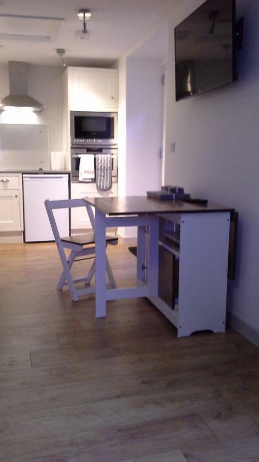 The Little Barn Apartment Carlby Екстериор снимка
